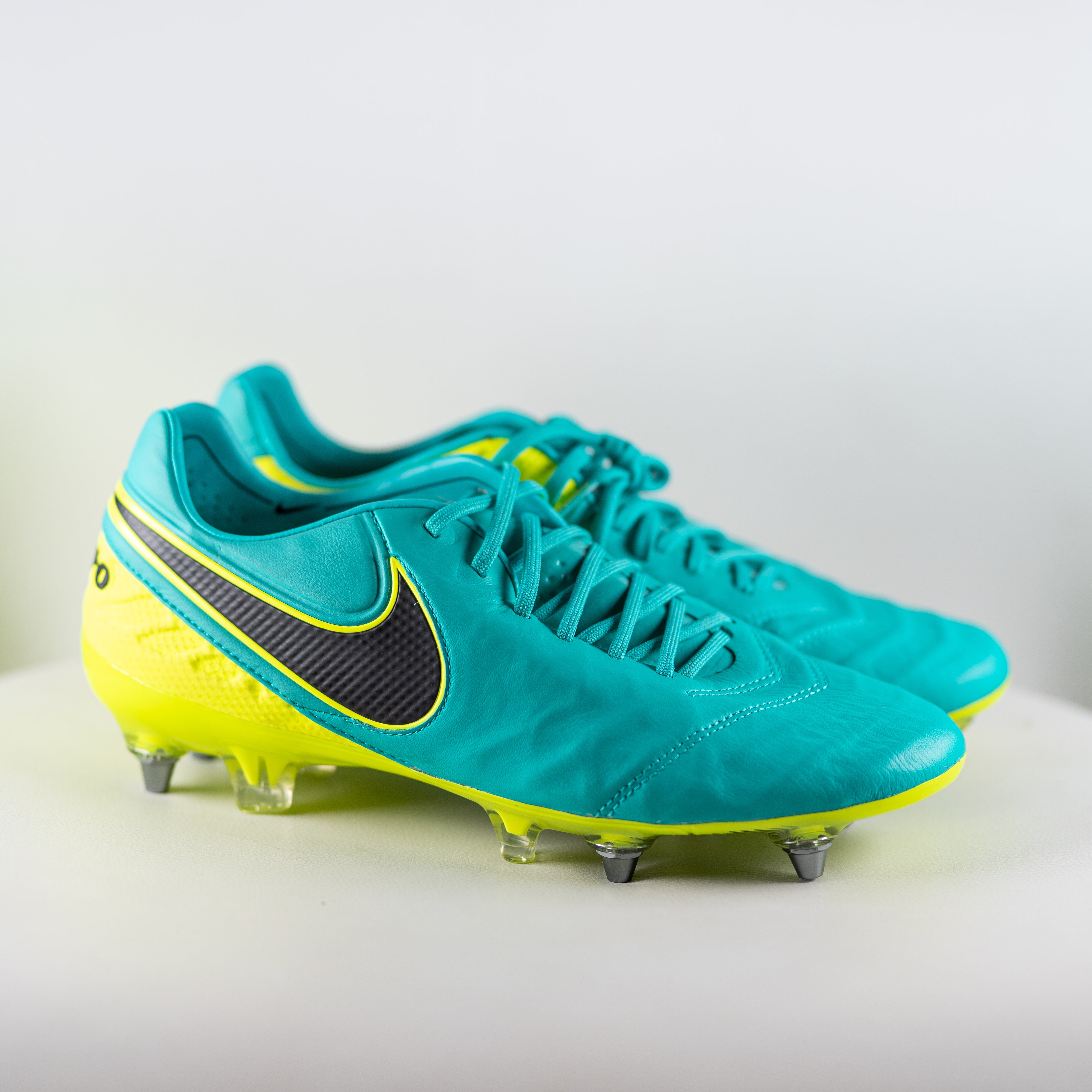 Nike tiempo sg boots best sale